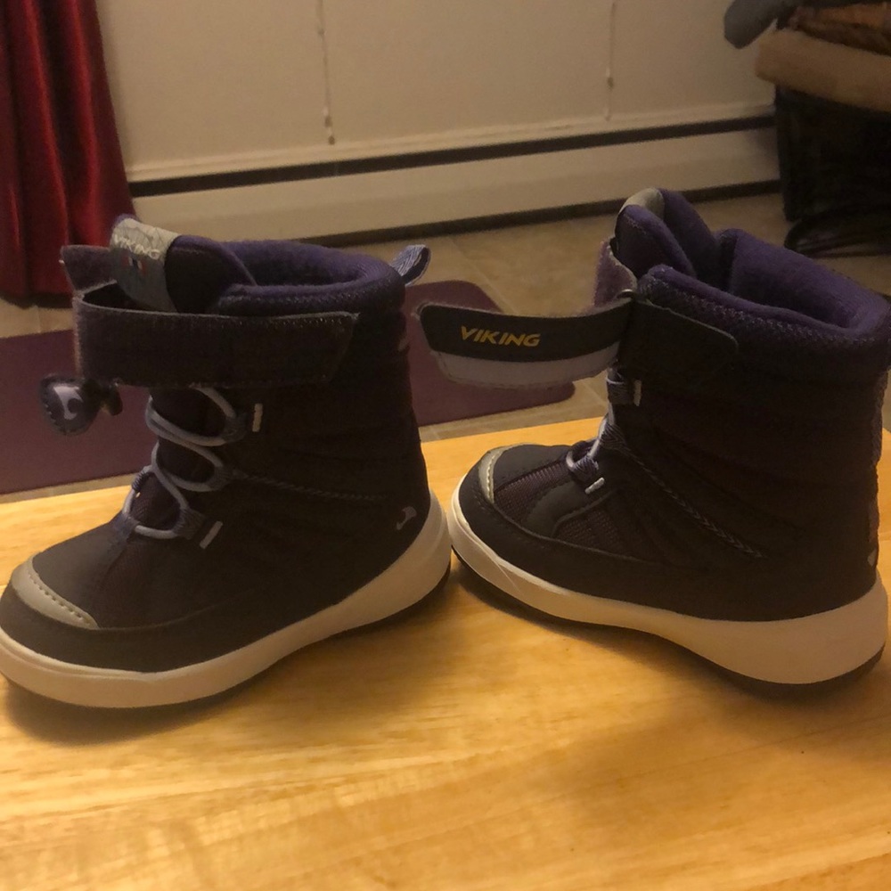 Viking toddler’s boots size 23 EUR/7 US